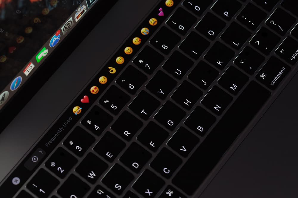 Patent filed for MacBook with integrated displays in keyboard