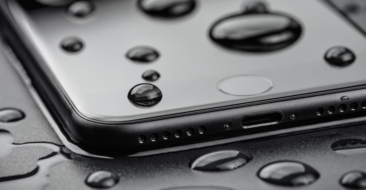 Waterproof iPhone 8 to introduce wireless charging