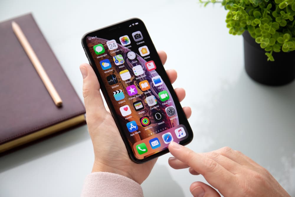 3D rendering of iPhone 12 shows disappointingly dull design