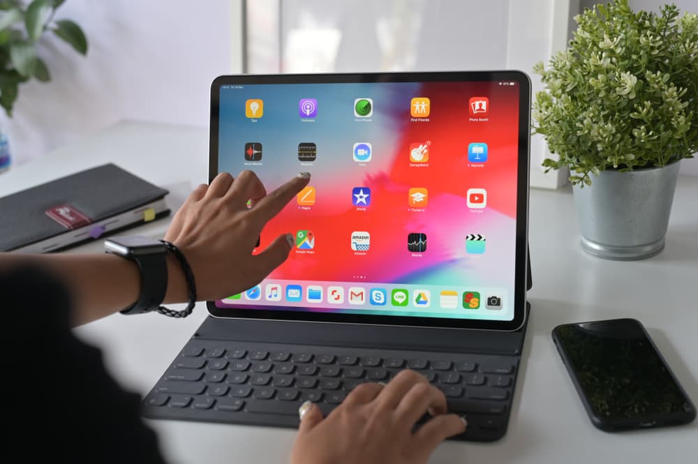 Apple to refresh iPad line with new 10.8-inch model in late 2020