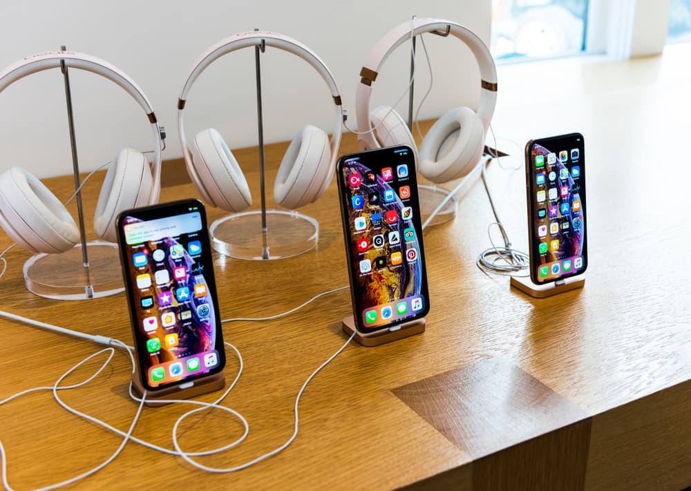 iPhone 12 may not include a charger, say Barclays analysts