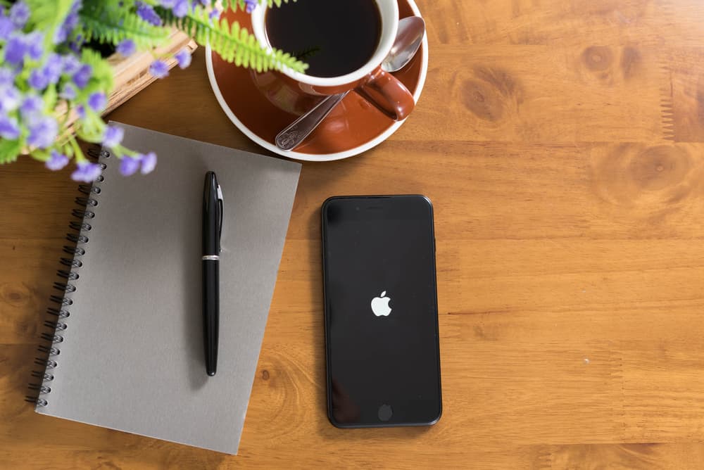 Nikkei expects iPhone 12 production delay to October