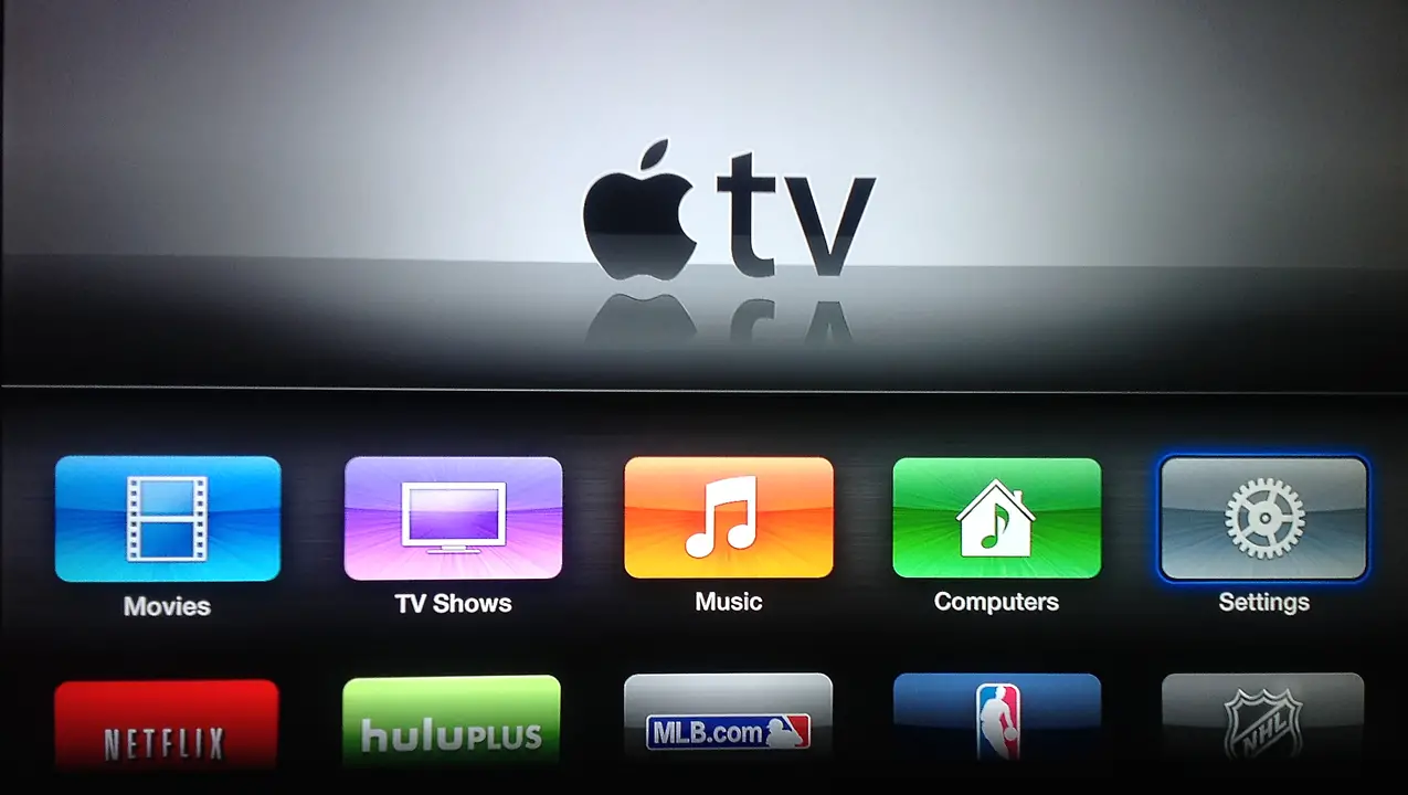 Airplay на тв. Apple TV Интерфейс. Apple TV экран. Apple TV Airplay. Apple TV Screensaver.